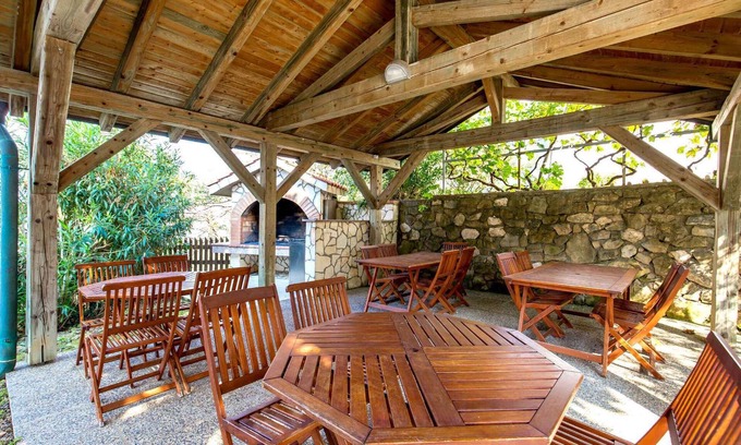 Suha Punta Apartment | Holiday apartment with pool