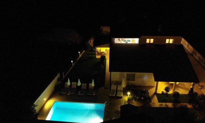Kastel Apartment | Holiday apartment with terrace and pool