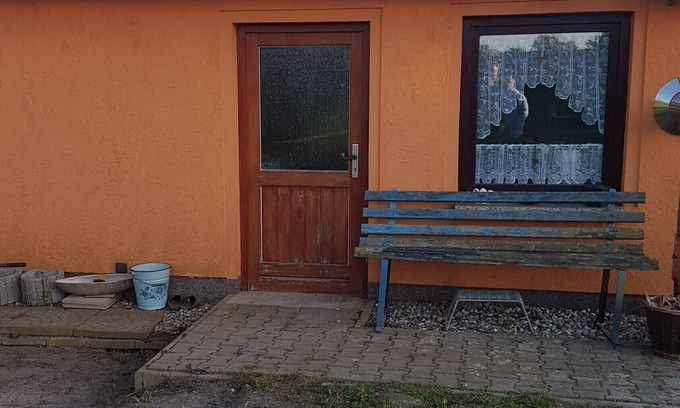 Bugewitz Apartment | Holiday Apartment 'Wohnung 2' with Shared Terrace, Shared Garden and Wi-Fi