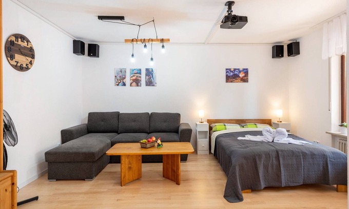 Badenweiler Apartment | Holiday Apartment 'Zwergenbau' with Shared Garden, Balcony and Wi-Fi