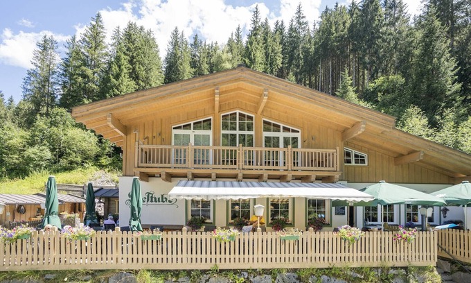 Hollersbach im Pinzgau House | Holiday Home in Hollersbach near Ski Slopes
