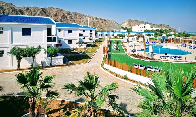 Al Kubus Hotel | Holiday Beach Resort