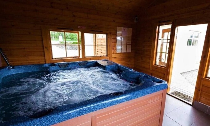 Milford Cottage | Holiday Cottage With Hot-Tub