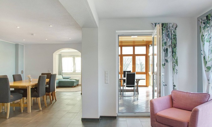 Bad Griesbach im Rottal Apartment | Holiday Apartment "Pur Wohnen - West" with Shared Garden, Balcony & Wi-Fi