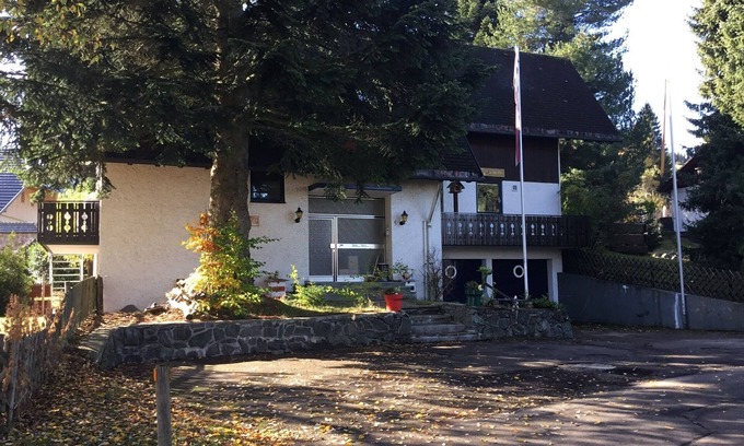 Altglashutten House | Holiday Home 'Haus vor Anker' with Mountain View, Private Garden & WiFi