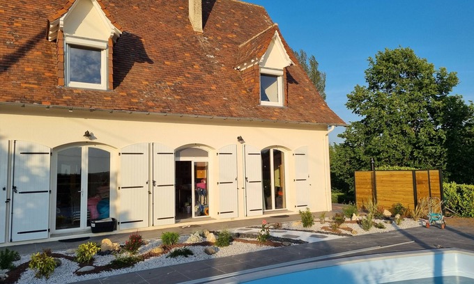 Blis-et-Born House | Holiday Home in Blis et Born, Near Perigueux, Dordogne - Large Heated Swimming