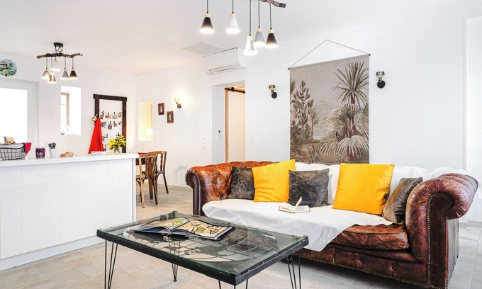 Saint-Trojan-les-Bains House | Holiday Home 'Frederique' with Private Terrace, Wi-Fi and Air Conditioning