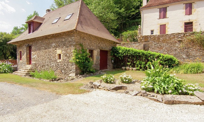 Saint-Medard-d'Excideuil House | Holiday home near river with pool