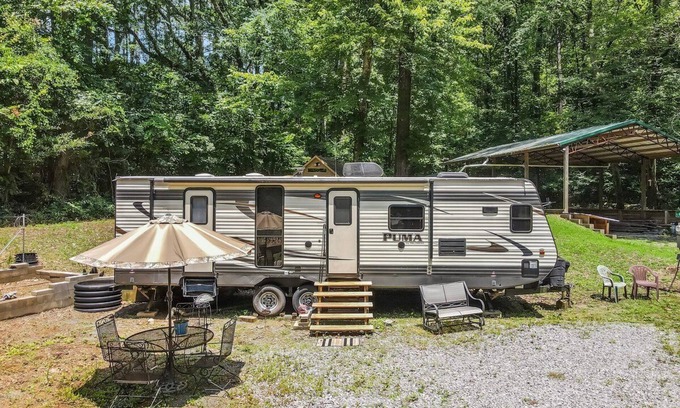Groveoak House | Holiday Haven has Water Access with Private Boat Launch on Lake Guntersville!