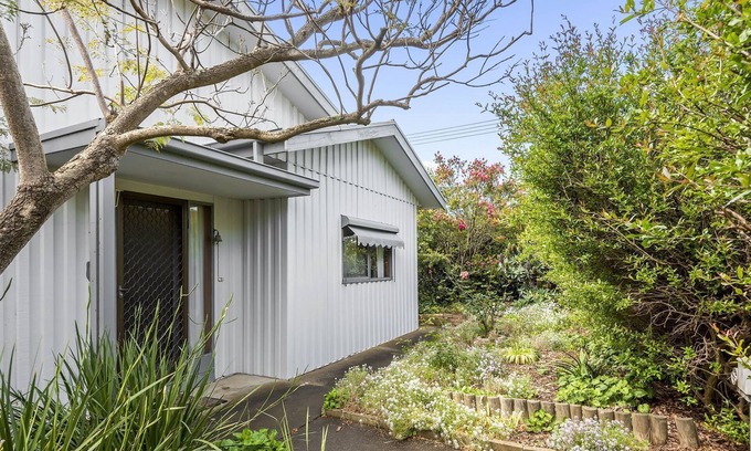 Portarlington House | Holiday Heaven - Located beautifully on an elevated road with lovely views