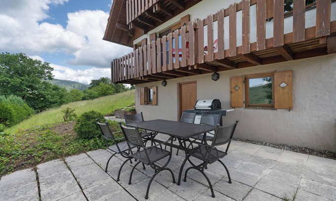 Haslach im Kinzigtal House | Holiday Home 'Rotkreuz' with Mountain View, Private Terrace and Wi-Fi
