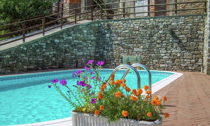 Argigliano Apartment | Holiday Home in Casola with Pool and Terrace