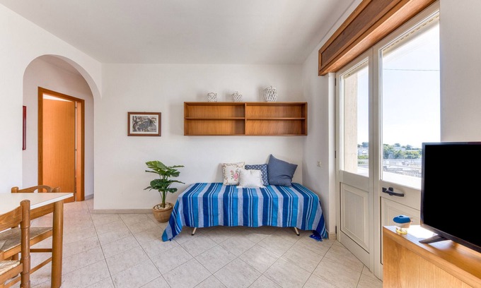 Santa Maria di Leuca House | Holiday Home 'Ruggeri 1' with Private Terrace and Air Conditioning