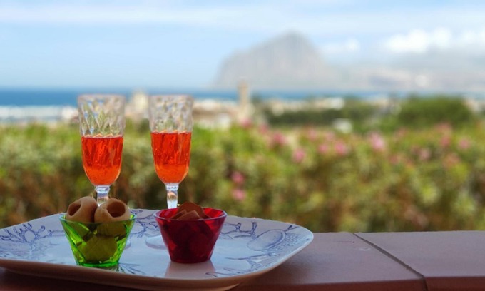 Tonnara di Bonagia House | Holiday house Tonnara San Cusumano for 6 - 12 persons with 3 bedrooms - Holiday home