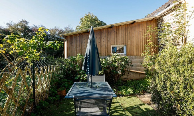 Chateauneuf-du-Faou House | Holiday Home 'Halte Au Bord De L’Aulne' with Private Garden