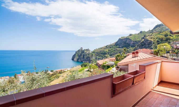 Sant'Alessio Siculo House | Holiday Home "Vista Mare" with Sea View, Private Terrace and Wi-Fi