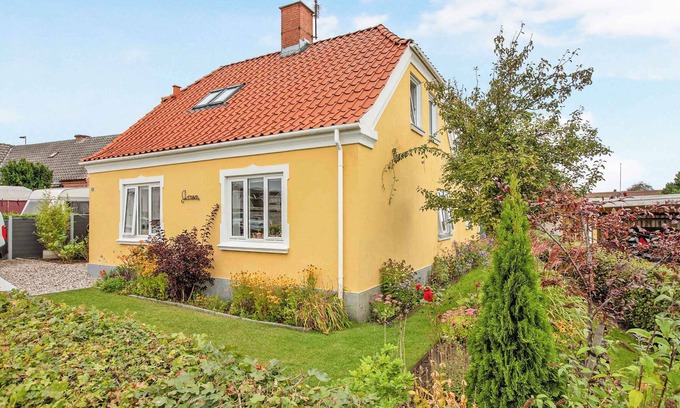 Oster Hurup Villa | Holiday home 200 m from the water with.