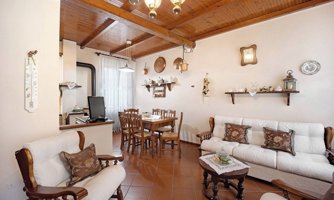 Paravenna Apartment | Holiday Home "Agriturismo U' Spigu Ca' du Stevolu" with Mountain View, Shared Garden & Wi-Fi