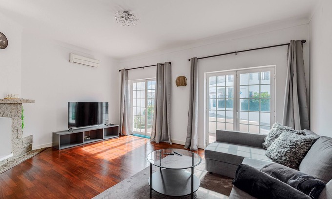Coruche House | Holiday Home 'Alojamento Local Coruche Erra' with Lake View, Wi-Fi and Air Conditioning