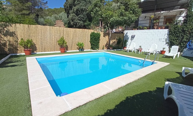 La Hueta House | Holiday Home 'Alojamiento Rural Puente Honda' with Mountain View, Pool & Wi-Fi