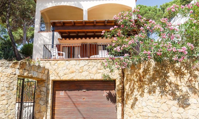Pals House | Holiday Home Apartament Isern Baix by Interhome