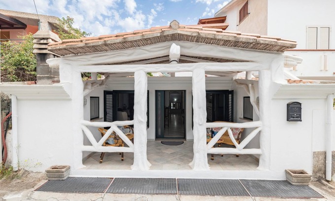 Cala Gonone House | Holiday Home Appartamento Holiday Near the Beach with Wi-Fi & Terrace
