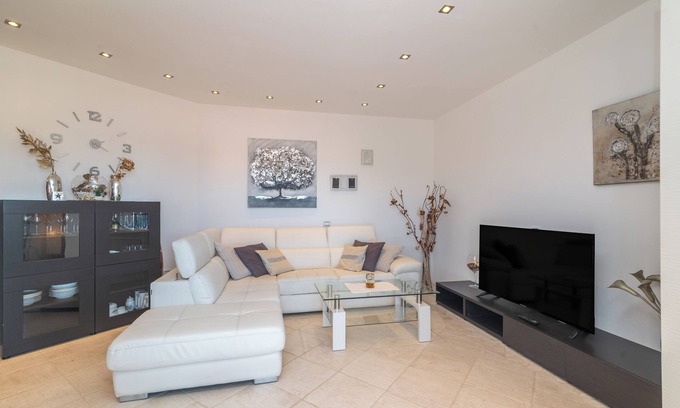 Porto Pozzo House | Holiday Home 'Appartamento Porto Pozzo' with Sea View, Wi-Fi and Air Conditioning