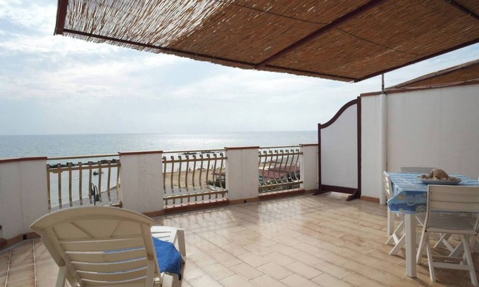 Seccagrande House | Holiday Home 'Appartamento A - Le Terrazze' with Sea View, Wi-Fi and Air Conditioning