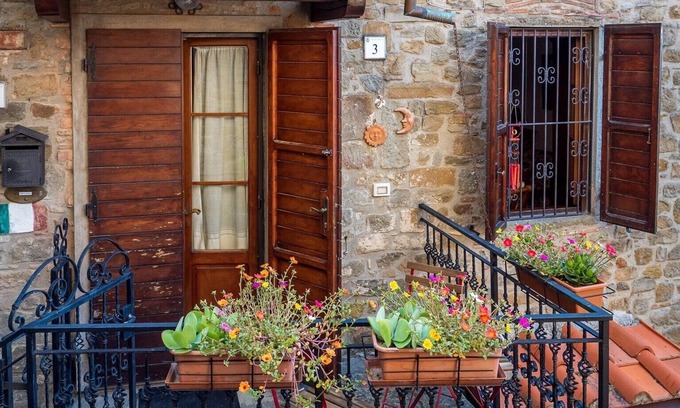 Aramo Apartment | Holiday Home "Aramo House" with Mountain View, Terrace & Wi-Fi