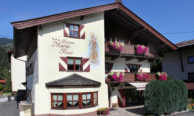 Kitzbuehel House | Holiday home with sauna near ski lift