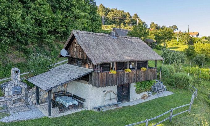 Srednje Grcevje House | Holiday home at the edge of the forest