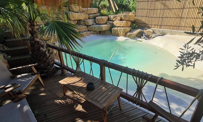 Peypin House | Holiday Home 'Bali' with Mountain View, Wi-Fi and Air Conditioning
