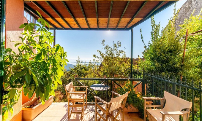 Chlomos House | Holiday Home "Balis Panorama" with Sea View, Balcony, Garden & Wi-Fi
