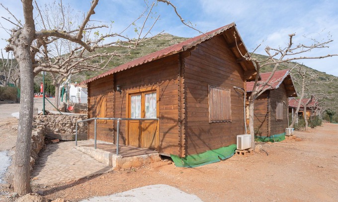 Barx House | Holiday Home 'Barraca Adaptado B' with Mountain View, Wi-Fi and Air Conditioning