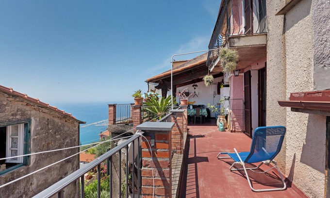 Cipressa House | Holiday Home 'Basera' with Sea View, Wi-Fi and Air Conditioning