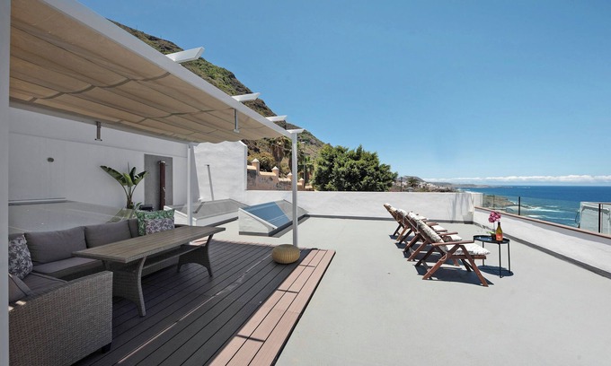 Garachico House | Holiday Home 'Bella Home' with Sea View, Terraces & Wi-Fi