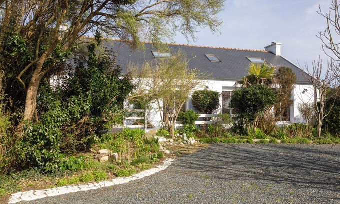 Treogat House | Holiday Home 'Belle Grande Maison Vue Mer' with Sea View, Private Terrace and Wi-Fi