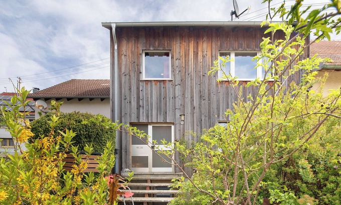 Heldenfingen House | Holiday Home "Bikerhäusle" with Private Garden & Wi-Fi