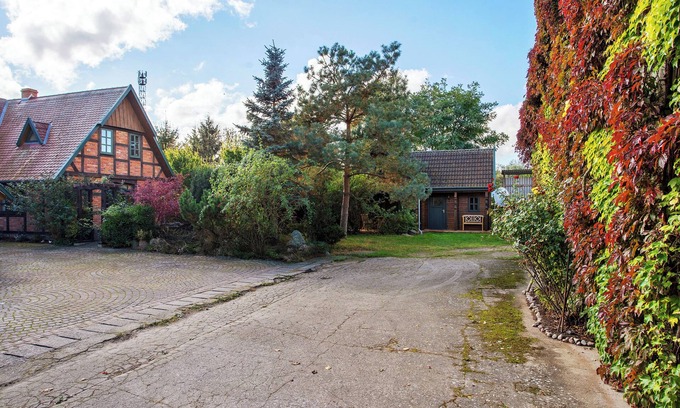 Verchen House | Holiday Home 'Blockbohlen-Haus Auf Hof Verchen' with Private Terrace, Private Garden and Wi-Fi