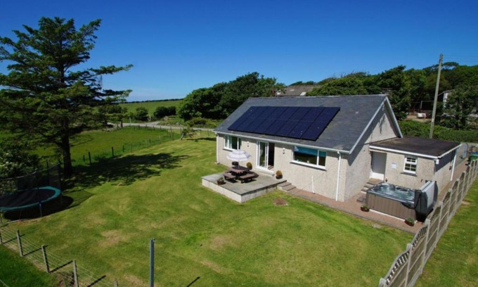 Garn Fadryn House | Holiday Home Bryiel by Interhome