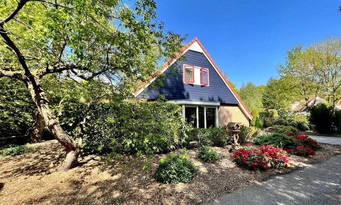 Lemele House | Holiday home Buitenplaats Berg with 5 rooms