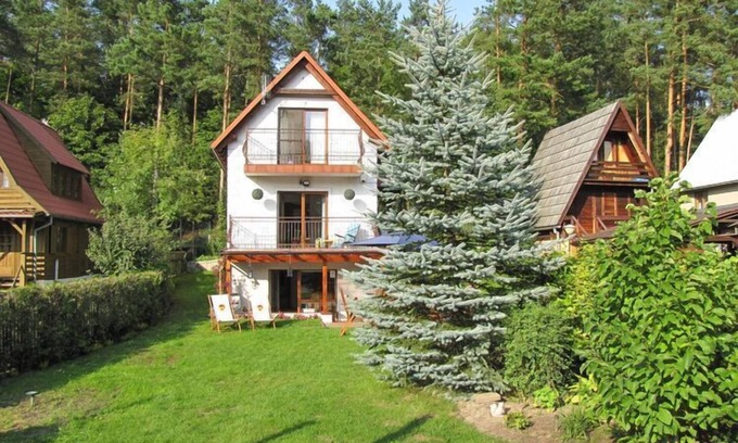 Gizycko House | Holiday Home by Lake Talty, Masurian District