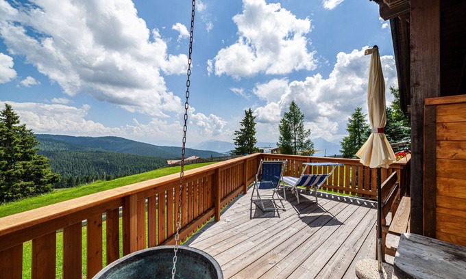 Avelengo House | Holiday Home "By Veronika" with Mountain View, Garden & Wi-Fi