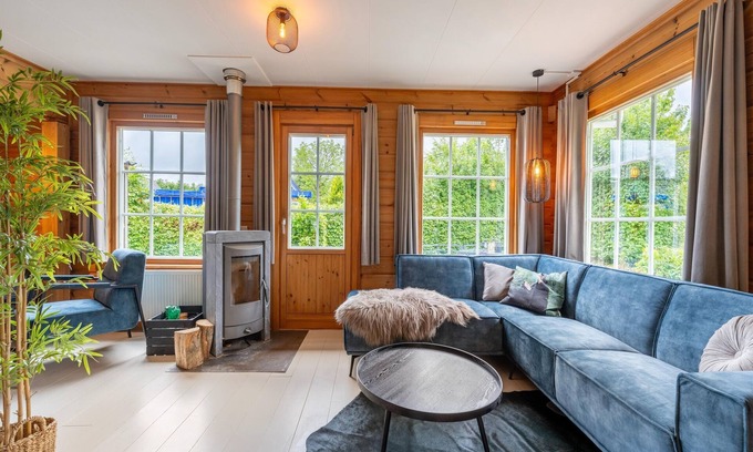 Kropswolde House | Holiday Home by Zuidlaardermeer with Jetty
