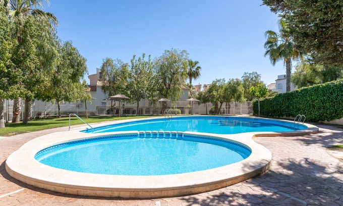 Los Arenales del Sol House | Holiday Home 'Casa en la Playa con Piscinas V' with Shared Pool and Air Conditioning