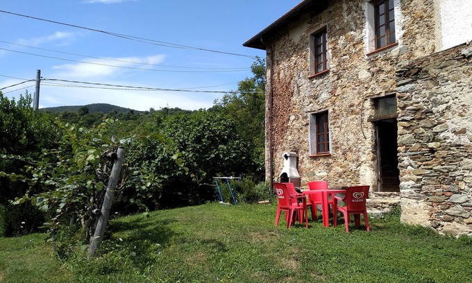 Osiglia House | Holiday Home 'Ca' Rionda' with Mountain View, Private Garden and Wi-Fi