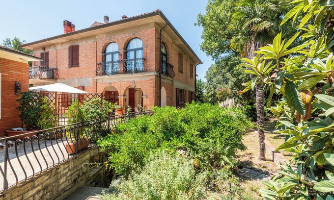 Rapolano Terme House | Holiday Home 'Casa San Francesco Rapolano' with Private Terrace, Private Garden and Wi-Fi