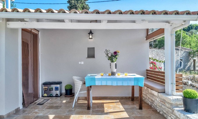Katokhorion House | Holiday Home 'Casa De La Vita' with Mountain View, Wi-Fi and Air Conditioning