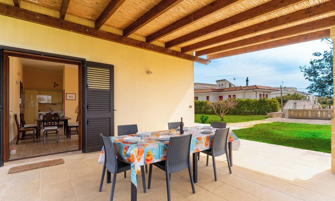 Castiglione d'Otranto House | Holiday Home 'Casa Del Sol' with Private Terrace, Wi-Fi and Air Conditioning