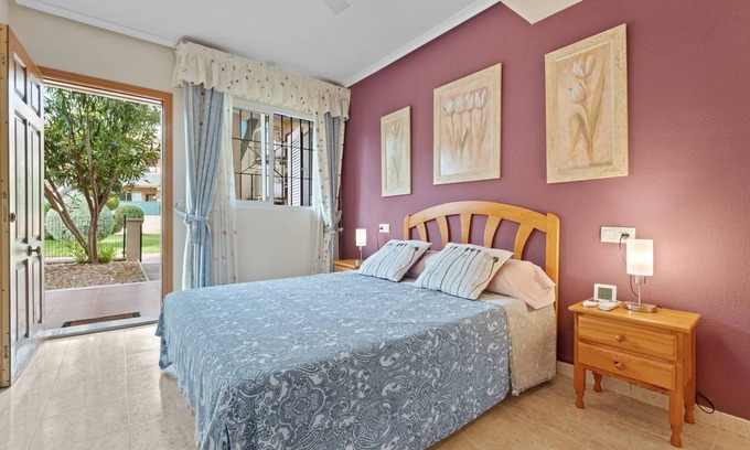 Los Arenales del Sol House | Holiday Home 'casa en la playa con piscina y terraza Marcin'